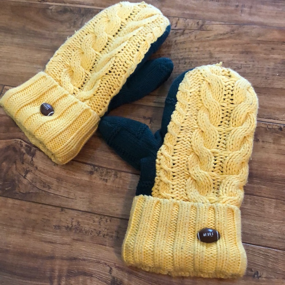 Packer handmade mittens